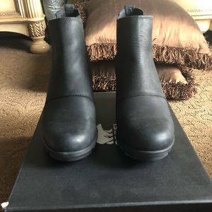 Like new SORELL boots black size 10